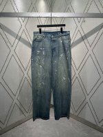Acne 25Ss新款牛仔裤被切成超级宽松的，中腰，超宽腿和长长的长度。由非拉伸牛仔布制成的中蓝色老式洗涤。 码数：42.44.46.48.50.52.