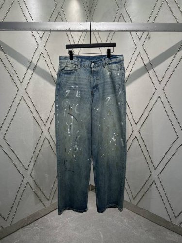 Acne 25Ss新款牛仔裤被切成超级宽松的，中腰，超宽腿和长长的长度。由非拉伸牛仔布制成的中蓝色老式洗涤。 码数：42.44.46.48.50.52.