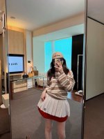 miumi* 25Ss春夏新款 徽标撞色条纹翻领撞色长袖T恤丨独家Yb开发！高版出品！软软糯糯却又不失筋骨感。经典撞色条纹，低调不浮夸，简单有魅力。翻领设计，修