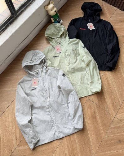 严选好货！2025年初夏款猛犸象Mammut新款男女同款连帽防晒衣外套！线上 0+ 今年最新配色！Upf70+防晒面料。确保户外爬山日常运动出行！全身两处印花点