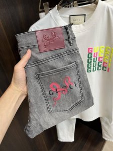 Gicci 独家专供新款古驰潮男时尚休闲牛仔裤，高端欧版原单裤子，潮流时尚休闲裤子 透气舒适度高，细节无可挑剔，品牌元素设计理念，体现高品质。呈现休闲裁剪，上身
