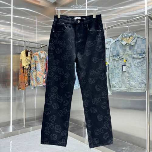 香奈儿 25新品 满身直喷字母牛仔裤！特定最新品牌皮标 重磅单品~私渠稀有臻品 客供五金辅料 进口客供定织牛仔棉布面料,时尚又个性 超级百搭好看的一款 人手必备