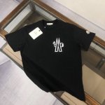 moncler 蒙口 最新款情侣款圆领短袖 情侣T恤 春夏新品 高品质 胸前立体标识字母Logo印花工艺 时尚百搭潮款 定制进口面料 穿着舒适 透气 时尚不失个