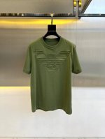 Arm阿玛尼、25S新品男士圆领短袖.搭载绣花飞鹰Logo.品牌字母镶嵌.辨识度颇具鲜明.即丰富了视觉又增加高贵感！订制高端赫本面料.细腻柔软有质感！舒适触感体