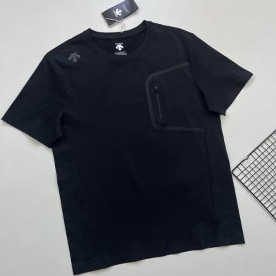 descente迪桑特高弹冰丝速干短袖 ！ 采用进口凉感面料，高倍防晒 轻薄凉感，弹力好且有质感。 高弹 透气 速干 正肩版型 修饰身型 上身显瘦 弹性大 无束
