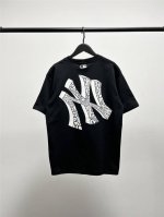 高品质！Mlb柜子新款立体斜字母短袖T恤！三标齐全，四联吊卡，原厂包装！通肩压条保证舒适性！2025Mlb Ny 立体斜字母 情侣圆领短袖高端品质 专柜1：1同