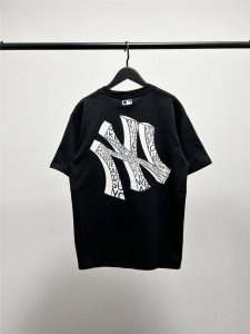 高品质！Mlb柜子新款立体斜字母短袖T恤！三标齐全，四联吊卡，原厂包装！通肩压条保证舒适性！2025Mlb Ny 立体斜字母 情侣圆领短袖高端品质 专柜1：1同