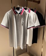 louis Vuit*On路易*登2025春夏新款短袖Polo衫，最新工艺时尚元素设计理念！胸前Logo徽章刺绣设计！款式穿搭起来更加的多样化。看似简单的款式，