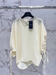 新款领钻蝙蝠袖两件套上衣 韩国进口面料 肌理感十足 透气舒适 领链采用施华洛世奇水钻 高级大气 一件衣服既有了宽松舒适款式又有项链搭配 满满的高级感 码数：Sm