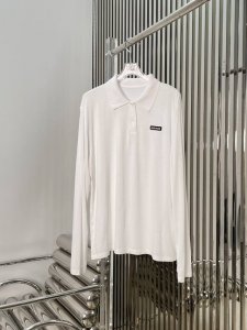 新款 最新Miu 25New Logo章仔翻领polo上衣 尺码 Sml