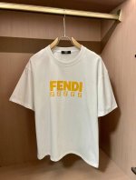 款号:F056 fendi 芬迪 25Ss 潮牌新品印花圆领短袖T恤 春夏最新砖柜同步 Os落肩版型 - 260G双纱纯棉顶级面料 手感柔软 百分百纯棉独家出货