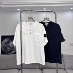 stone Island石头岛徽章棉质短袖T恤 甄选250克32支紧密纺双纱纯棉面料 质感厚实但是透气性良好 原版一致细腻印花 整件衣服垂坠感非常好 落肩的版型