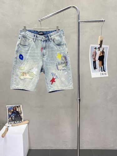 Dsquared2第二次方独家专供新款 休闲牛仔短裤高端版本！专柜定制面料 透气舒适度高，细节无可挑剔，品牌元素设计理念，体现高品质。Logo图案，手感细腻柔软