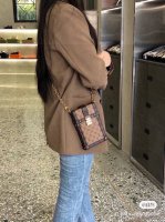 210 lv Trunk Vertical 手机包 精致女孩必备 能放得下Max，1：1品质 海外订单，原单Lv Trunk 采用全方位Monogram图案和金