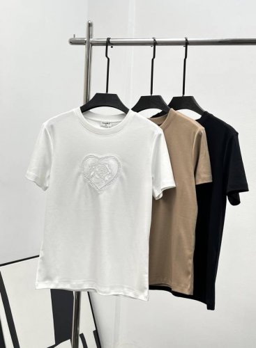 Chane* 刺绣订珠山茶花Tee 定制Yb丝光全棉材质 透气舒适 质感十足 常规短袖T恤裁剪凸显品牌格调采用克重纯棉制成 略带有弹力 呈现显瘦视觉效果 胸前立