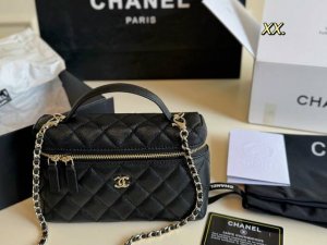 折叠盒飞机盒 Size：19×12 Chanel香奈儿新款25C手提链条饭盒包 拉链开合设计，放置物品非常方便 包身轻便，小巧可爱 容量超可 可斜挎可手提 时髦