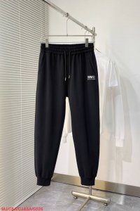 马吉拉 秋冬加厚新款 官网品牌标识Logo印花休闲裤裤。定制纯棉针织400磅复合面料，加厚款 面料舒适松紧腰头,双侧插口袋设计！一款日常穿着，兼备多功能休闲裤走