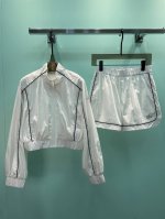 Aio2025最火爆的一个小众品牌时髦女孩必备款 设计感超级棒 百搭显瘦拉链毛线圈卫衣薇剌瑜伽裤超级修身 显瘦显腿长高腰瑜伽休闲很舒服 Sml