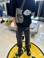 模特图！ 供190 Louis Vuitton 路易威登 浮雕压花拼接牛仔裤 Lv钢印伐木裤 重工水洗做旧 拉链款 牛仔界的顶级天花板 重磅来袭，最为值得关注的