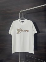 款号 He245 louis Vuitton-Lv胸前串珠贴片圆领短袖 面料采用280克双股双纱纯棉面料 手感舒适柔软 上身舒适透气 领口采用同缸同色罗纹 不紧