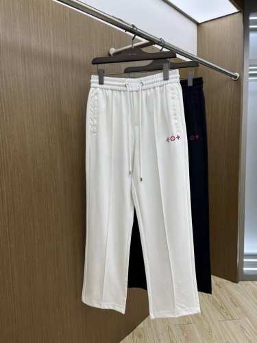 lv 2025 铜氨丝莫代尔空气层春夏休闲裤子 美学的焕新诠释,演绎浓郁的格调型时尚风范,细节感和设计感强悍.经典品牌标识做为色彩搭配,演绎经典的品牌时尚,为整