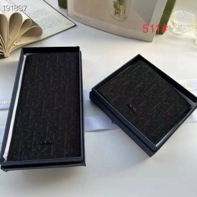 长款 130 短款 Dior迪奥西装夹 每一个成熟男士都得有一个钱包，一个质量好的钱包不仅身份象征，而且是你的品味的体现 经典款式永不过时，尽显低调内敛 精细设