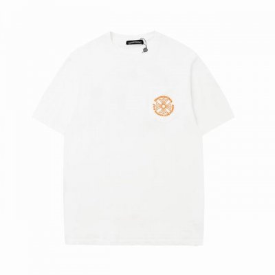 高版本Chrome Hearts 克罗心梵文十字印花短袖！胸口口袋，面料使用 克全棉双纱面料，纹路清晰可见，质感柔软细腻光滑，垂感十足！有一定厚度 非低廉材质上