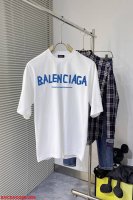 J829 Ba巴黎世家 新款字母印花双层重工短袖T桖 字母图案不管是T桖还是卫衣都是每年的爆款单品 前幅大面积印花采用大康丽数码印花机直喷 成本极高 经过多次的