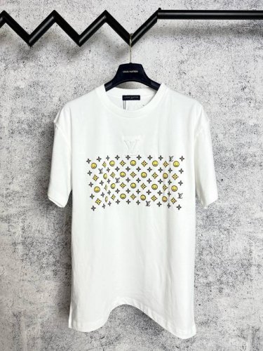 louis Vuitton*路易威登 lv笑脸印花浮雕压花短袖 定制280克32支全棉双纱紧密爽滑面料 布面干净 布纹清晰 手感非常细腻扎实 更加力挺 舒适透气