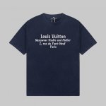 LOUIS VUITTON 路易威登 23ss字母前后图案印花金典短袖T恤 定制240克同缸染面料 手感非常舒服 春夏最新砖柜同步 OS落肩版型 时尚又个性 超