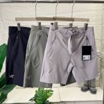 供 Arc‘Teryx 始祖鸟经典男女同款速干短裤 ，情侣轻薄 Gamma 五分裤为徒步远行而设计。高性能 Terratex弹力尼龙面料防风、耐用且速干。 虽然