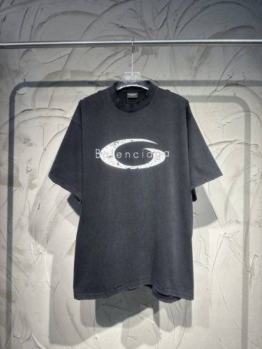 balenciaga新款巴黎世家Blcg巴黎世家 25Ss新款圆环Loop Sports Icon印花洗水磨破短袖 平纹针织面料 圆领短袖 不对称底部 正面饰以