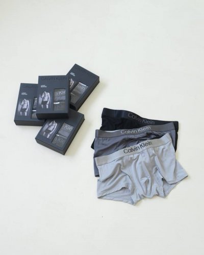 贴身物品不退不换 Calvin Klein Ck礼盒装平角男士丝滑无痕冰丝内裤 冰感科技面料，上身降温5度、小Ck极简风！ 黑、深灰、淡灰色三色各一 凸起内部有
