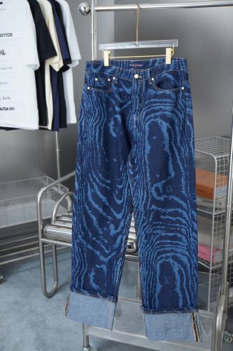 路易 Lv 2025Ss新款牛仔短裤 波纹纹理牛仔裤 轻奢主义 男女日常通勤穿搭必备单品 正确版本 欢迎对比 详细特征 采用98%棉2%弹力水洗薄丹宁面料 激光