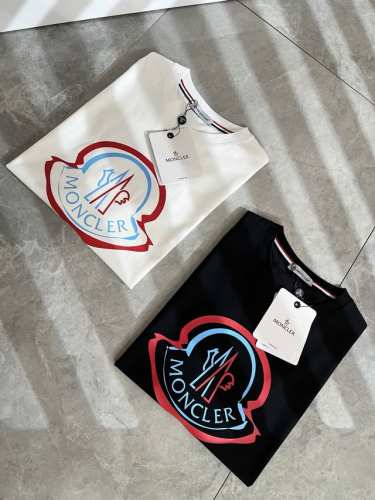 moncler蒙家 2025春夏最新男女同款贸易订单短袖T恤，全品相！！网红款！采用Logo图案压胶设计！上身舒适透气，不僵硬，整体有着丰富的立体感，品质出口订
