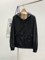 p430，Burberry 巴宝莉，2025春季最新品，专柜同步有售，原单狠货，时尚休闲两面穿连帽外套，进口原版面料，上身舒适透气，顶级压胶工艺字母图案装饰Lo