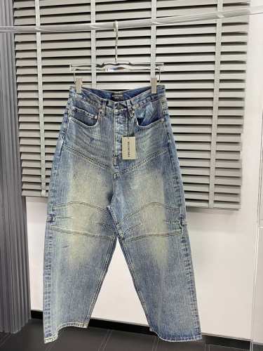 balenciga巴黎世家独家专供新款休闲阔腿牛仔裤高端版本！专柜定制面料 透气舒适度高，细节无可挑剔，品牌元素设计理念，体现高品质。手感细腻柔软！呈现休闲裁剪