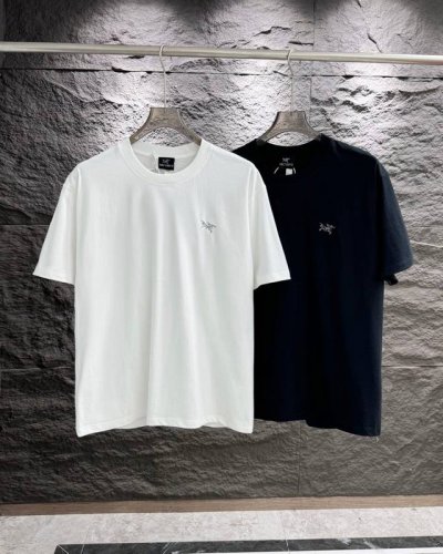 刺绣款长期不下架放心推 Arc'teryx 始祖鸟经典胸口刺绣Logo情侣圆领休闲短袖T恤 采用260G 双纱纯棉面料 真正的爽滑棉 高温预缩处理 非常重磅手感