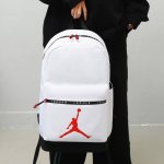 上新新款款号:2418 jordan 潮流双肩包 颜色 黑色 白色 跃动经典 潮流随行 air Jordan时尚双肩包经典与时尚的完美融合 Air Jordan