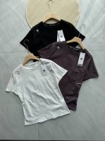 箭头女士速干 Running系列短袖 Size:绛紫 白色 黑色 M-2Xl 高弹舒适面料无缝一体织插肩立裁修身版型暴显好身材即使不运动也会对它情有独钟，实在是