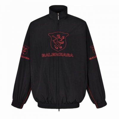 高版本 Blcg 巴黎世家曼联冲锋衣外套 原版20,900购入开发，Os版型为高立领插肩袖定做带Logo双头拉链开合 2个拉链斜口袋同系配色滚边细节松紧袖口和腰
