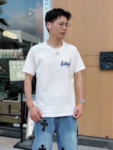 手绘工艺 罗意威 25Ss春夏新款首发专柜最新款短袖圆领T恤 高端订制 设计前卫时尚 品牌Logo重工艺设计 高端定制230克面料.手感柔软.穿着舒适.专柜级别