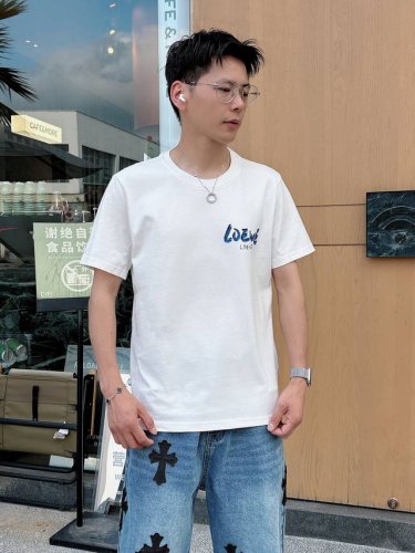 手绘工艺 罗意威 25Ss春夏新款首发专柜最新款短袖圆领T恤 高端订制 设计前卫时尚 品牌Logo重工艺设计 高端定制230克面料.手感柔软.穿着舒适.专柜级别
