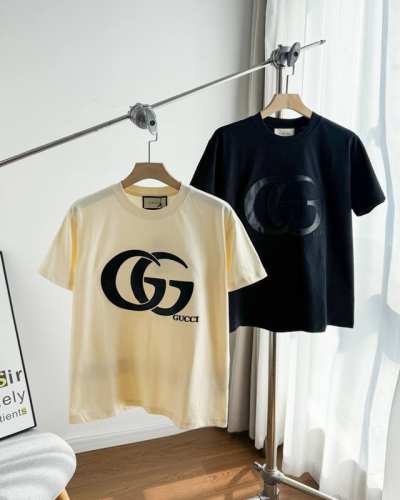 150 Gucci 古驰 2025新款 贴皮双G刺绣字母Logo 后幅织带拼接 男女同款 短袖T恤 ·定制280克100％双纱纯棉面料 ·定染32支双股螺纹 ·
