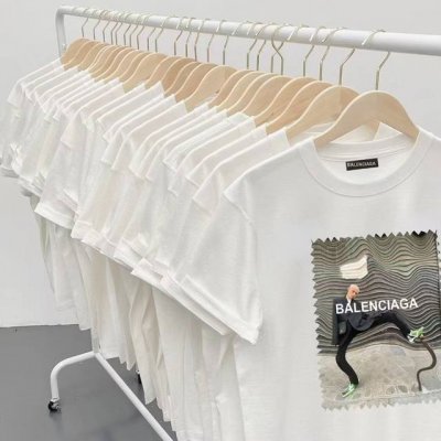 balenciaga 巴黎世家 25Ss 图案印花短袖 高版本 重工 短袖T恤 顶级用料 限量发售！ 面料：250克 双纱双股用料 预缩定型 具有良好的吸汗性.