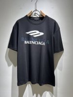 Balencia*巴黎*家 2025春夏新款男女同情侣款休闲宽松棉质圆领短袖T恤衫！贸易公司渠道稀出，同步官网发售 ！ 2025春夏最新系列，经典时尚设计元素，