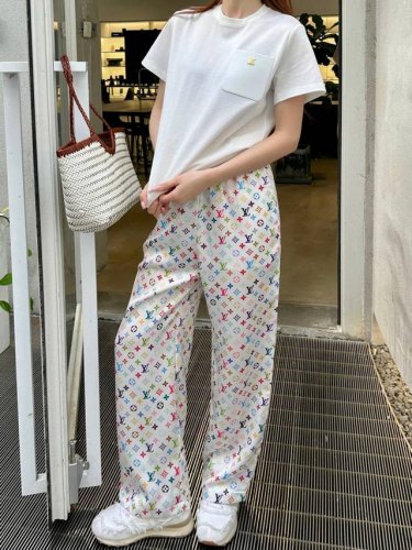 louis Vuitto* 驴家彩色满Logo醋酸裤子 夏日刚需丝滑面料 配色超好看呀~ 舒适度和颜值都是满 超百搭 2色 码数 Sml
