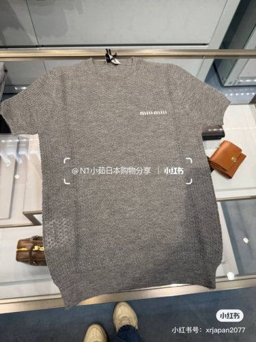 款号D25043043 Miumi*缪家 夏季新款定制清凉天丝针织面料、胸前字母Logo提花弹力网眼镂空短袖针织衫上衣！粉 绿 灰 白， M码：胸围86，袖长2