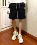 上新！ Gucci撞色边条情侣款短裤！宽松版型！ 采用320克纯棉双面面料！立体有型！完美清洁度！ 订制Logo抽绳！5公分松紧包腰 内里包条！细节满满 上身L