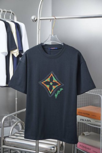 LV 25Ss早春新款 彩色澳洲钻烫钻短袖 轻奢主义 男女日常通勤穿搭必备单品 正确版本 欢迎对比 详细特征 320克100% 纯棉双纱汗布面料 同缸定染特种加